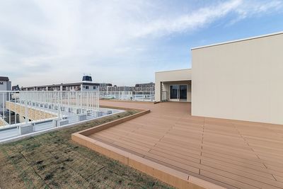 屋上テラスの安らぎ空間