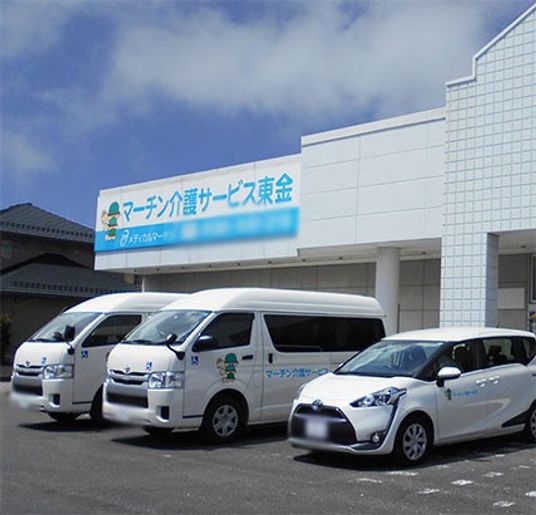 白い車の停車場