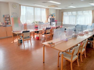 自然光が差し込むリビング
