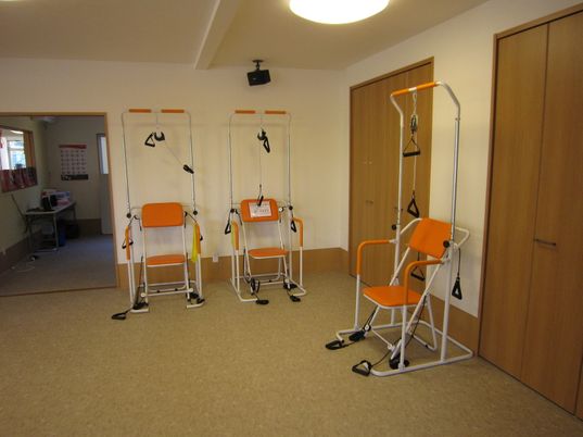 運動器具のある部屋内観