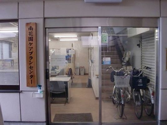 自転車置き場のエントランス