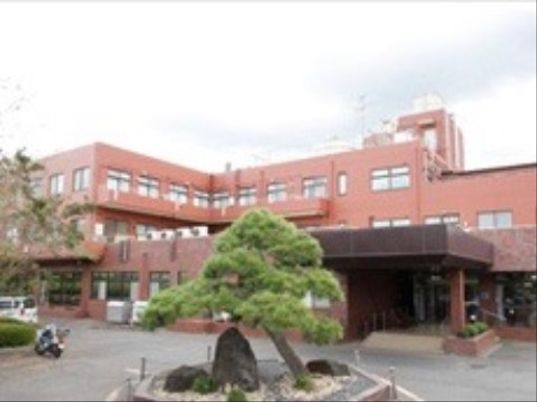 赤茶色の建物の外観