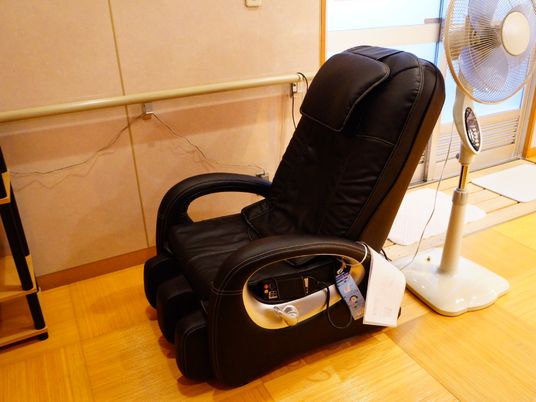 リラックスチェアと扇風機