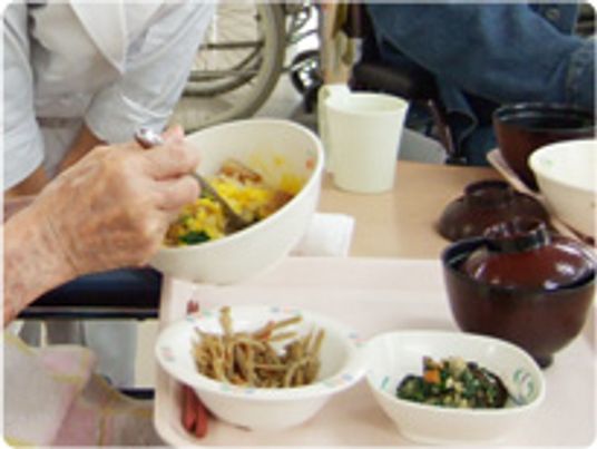 食事を楽しむ様子