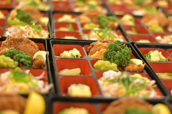多彩な料理の食堂