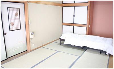 静かな和室の居室