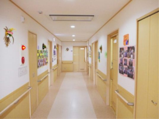 明るく清潔な廊下