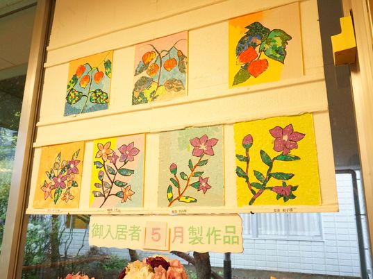 花柄モザイクアートの壁飾り