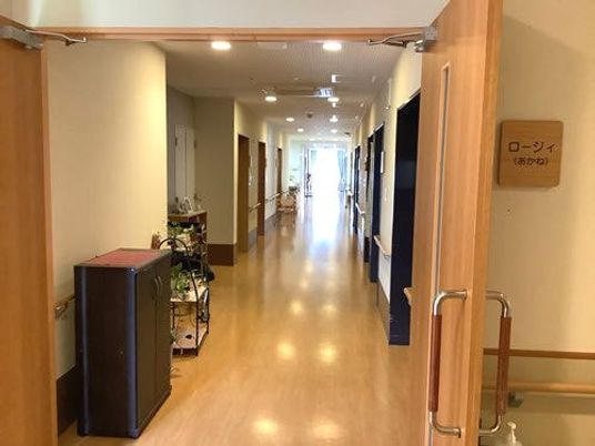 奥行きのある通路