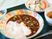 カレーライスとサラダの食事