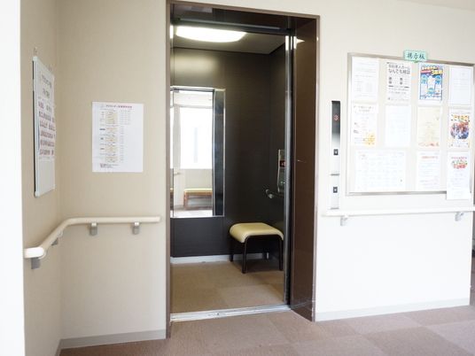 エレベーター前掲示物