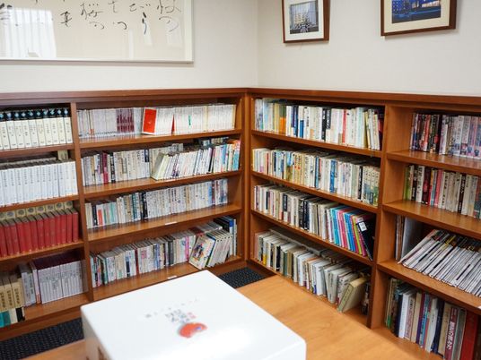 図書コーナーの棚