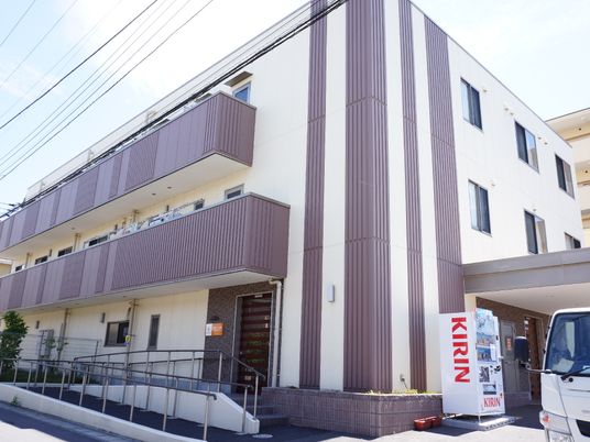 多階建て建物のエントランス