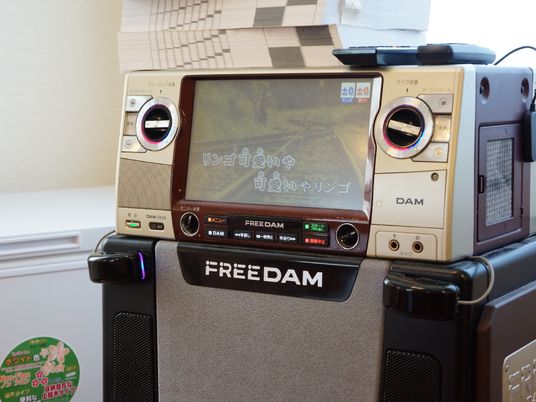 カラオケ機器のクローズアップ