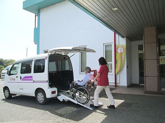車椅子用送迎車の外観  