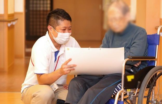 車椅子の利用風景廊下