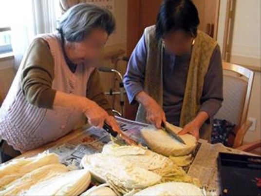 料理活動する人々