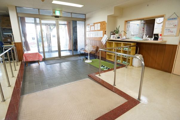 明るいエントランスホール