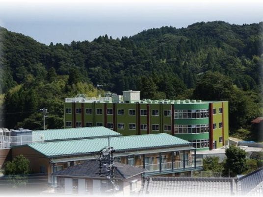 緑豊かな環境の建物