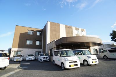 清潔感溢れる施設外観