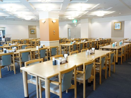 広々とした快適な食堂