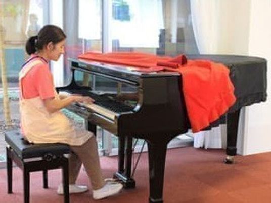 親しげなピアノ