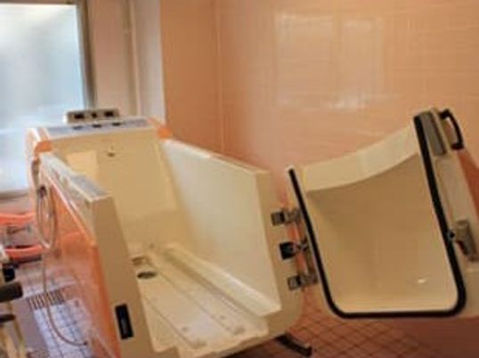パステルピンクの安心感ある浴室