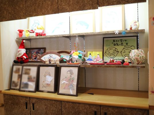 手作り作品の展示棚