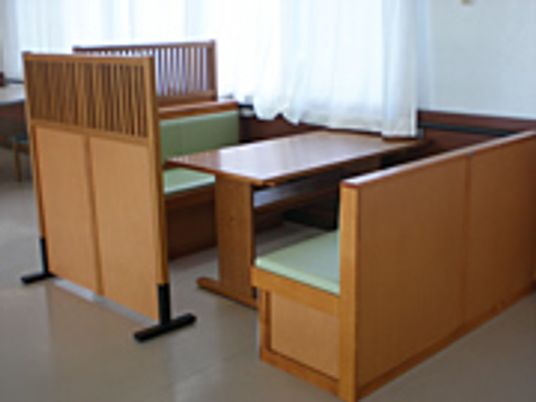 自然光が入るダイニングルーム