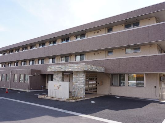 多階層の建物外観