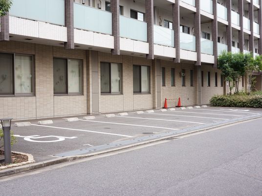 バリアフリーの駐車場