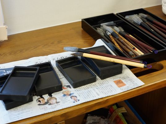書道用具のテーブル