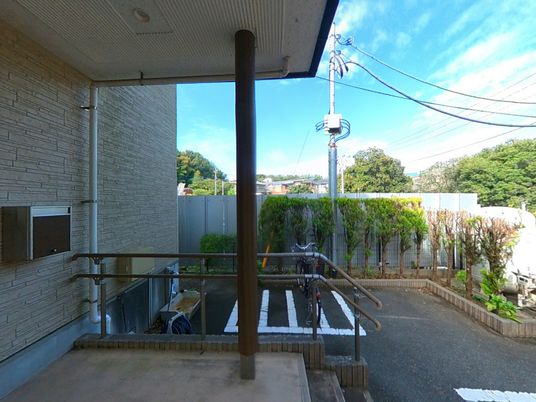 屋外のバリアフリー通路
