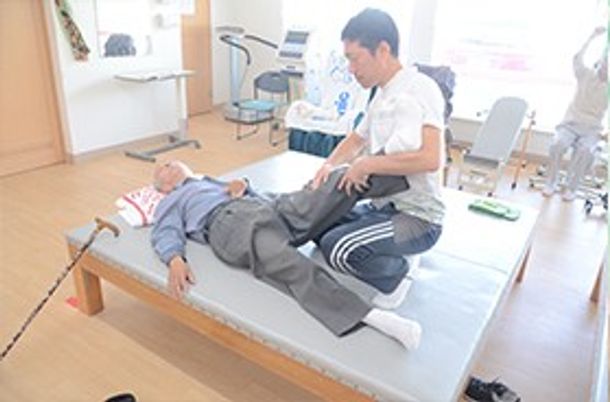 リハビリ風景の機能訓練室  