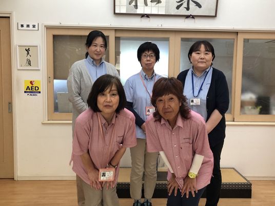 スタッフの集合写真