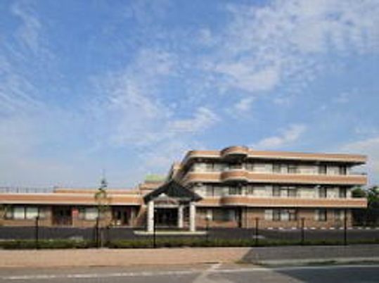 広々とした建物の外観