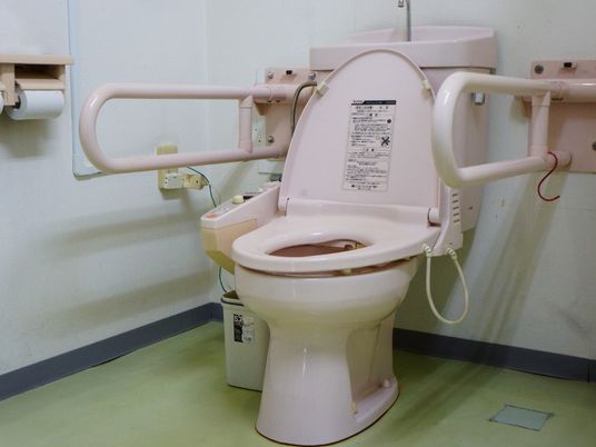 バリアフリー設計のトイレ