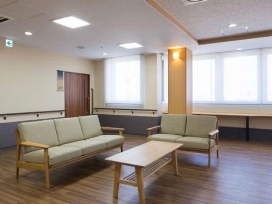 待合室の清潔な休憩スペース