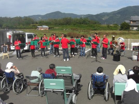 屋外音楽イベント風景