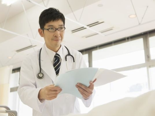 医師が患者と対話