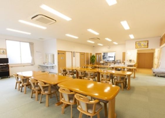 広々とした共有ダイニング