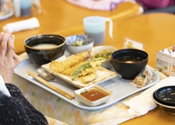 食事の様子 施設ダイニング