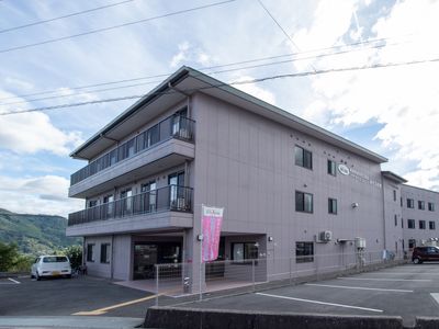 広々とした施設外観