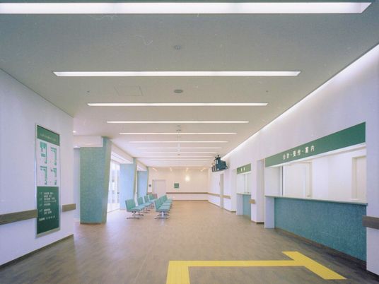 清潔感ある明るい廊下