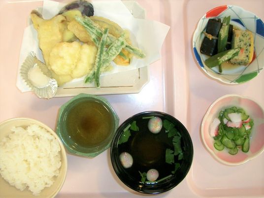 和風の食事セット