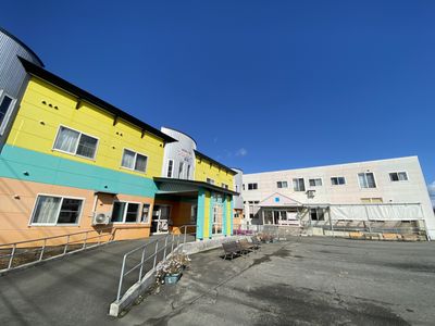カラフルな外観の建物