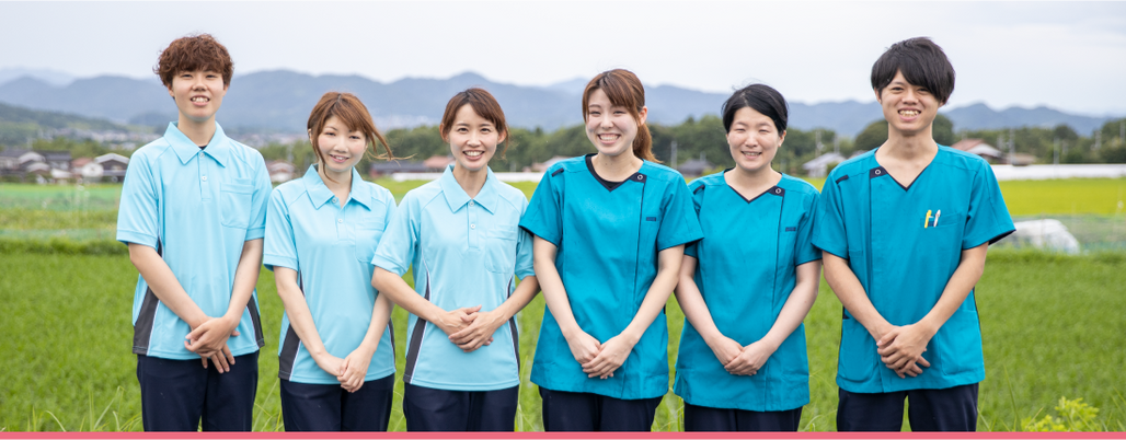 笑顔のスタッフ集合