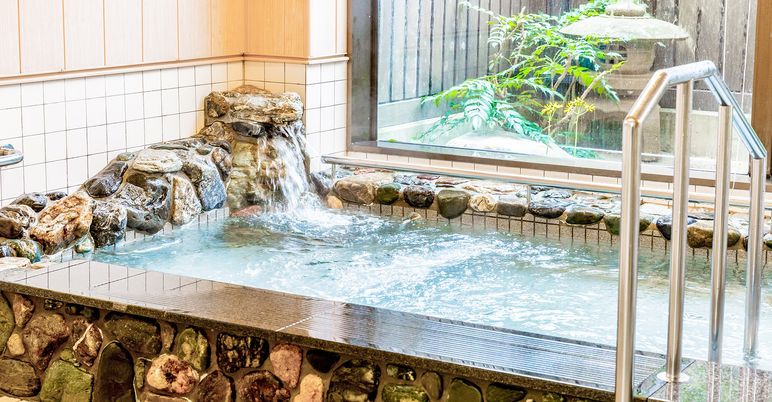 自然光あふれる浴室