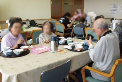 賑やかな食堂