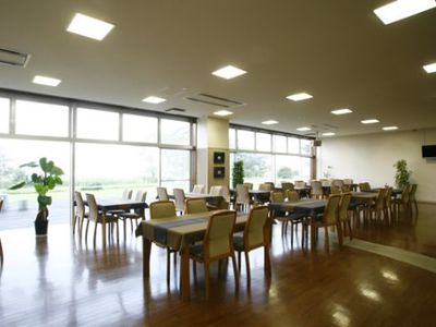 広々とした食堂空間